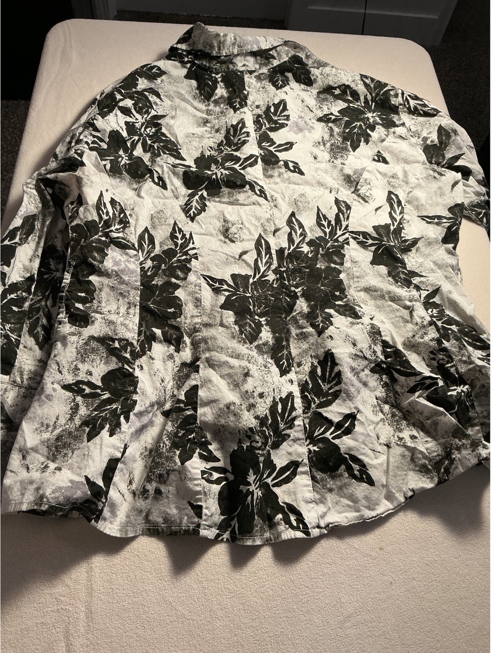Harve Benard black and white floral button up shirt size XL